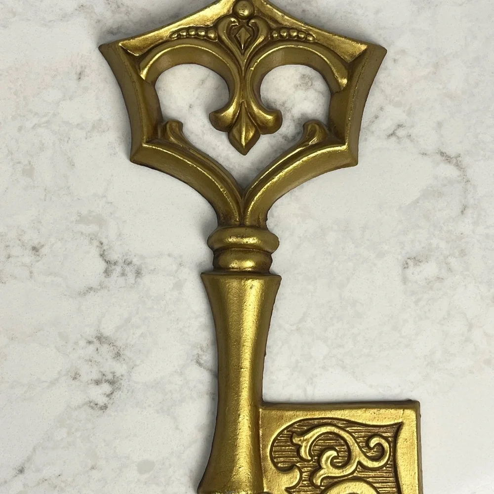 Vintage 1971 Gold Wall Skeleton Keys - Elegant Home Wall Decor